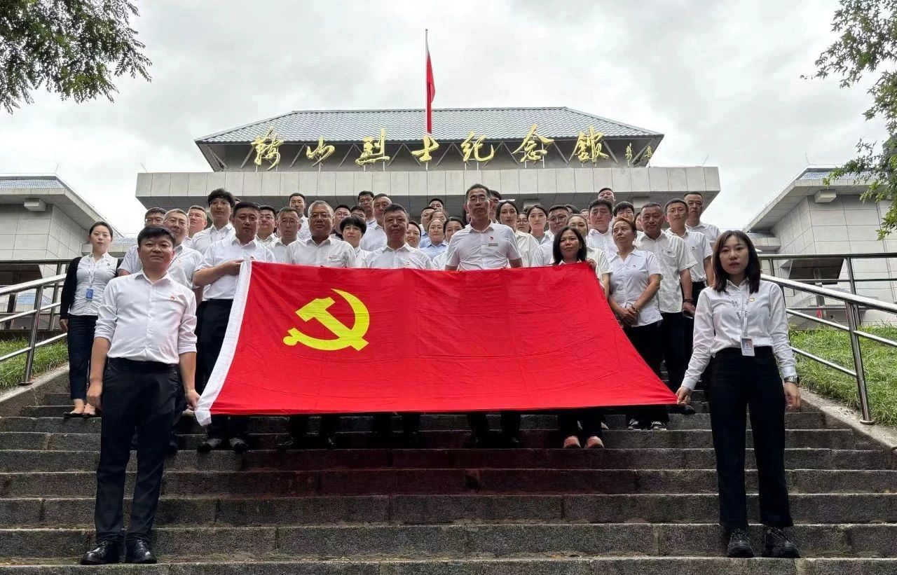玖鼎贵宾厅集团、公服集团开展“忆初心、强党性、转作风、建新功”庆“七·一”主题党日活动